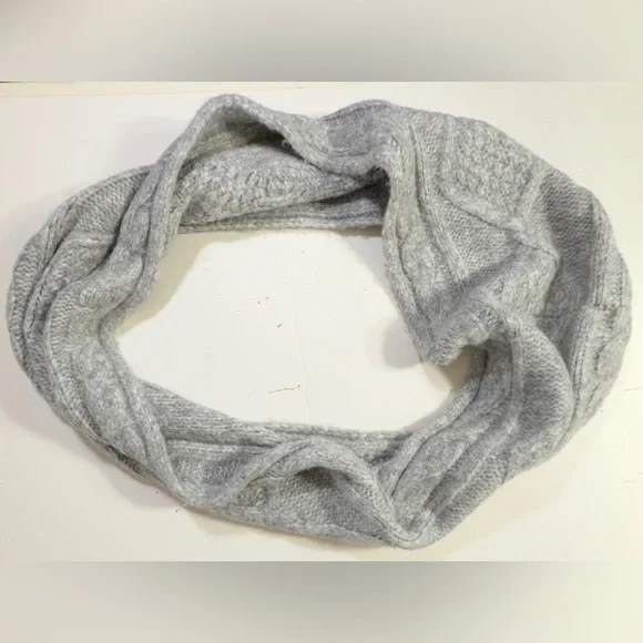 Old Navy heather gray knit infinity scarf Women’s winter outdoor accessories OS - Picture 1 of 5